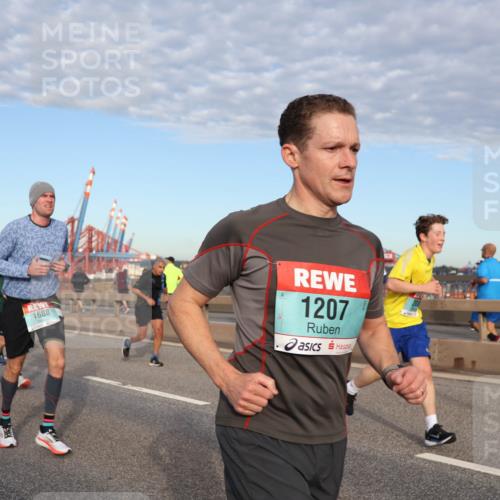 03.10.2024 - Köhlbrandbrückenlauf Matties Gatica Varas http://msf.ph/oto/7214438 03.10.2024 09:38:35 Position 2 1688, 1207 meine-sportfotos.de