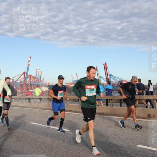 03.10.2024 - Köhlbrandbrückenlauf Matties Gatica Varas http://msf.ph/oto/7214528 03.10.2024 09:38:36 Position 2 1331, 3237, 1701 meine-sportfotos.de