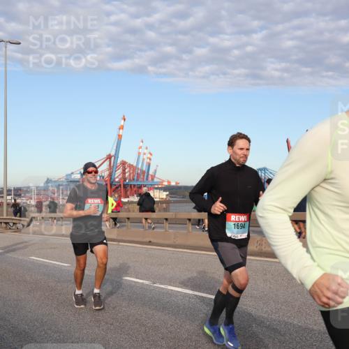 03.10.2024 - Köhlbrandbrückenlauf Matties Gatica Varas http://msf.ph/oto/7214594 03.10.2024 09:38:38 Position 2 28, 1694, 1331 meine-sportfotos.de