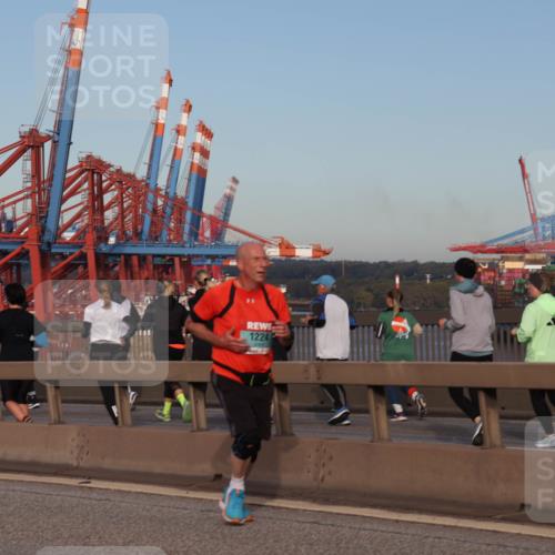 03.10.2024 - Köhlbrandbrückenlauf Matties Gatica Varas http://msf.ph/oto/7214800 03.10.2024 09:38:45 Position 2 2399, 1224 meine-sportfotos.de