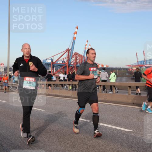 03.10.2024 - Köhlbrandbrückenlauf Matties Gatica Varas http://msf.ph/oto/7214826 03.10.2024 09:38:47 Position 2 3305, 1548, 1224 meine-sportfotos.de