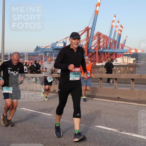 03.10.2024 - Köhlbrandbrückenlauf Matties Gatica Varas http://msf.ph/oto/7214951 03.10.2024 09:38:51 Position 2 500, 1, 2024, 1173, 2031, 1695 meine-sportfotos.de