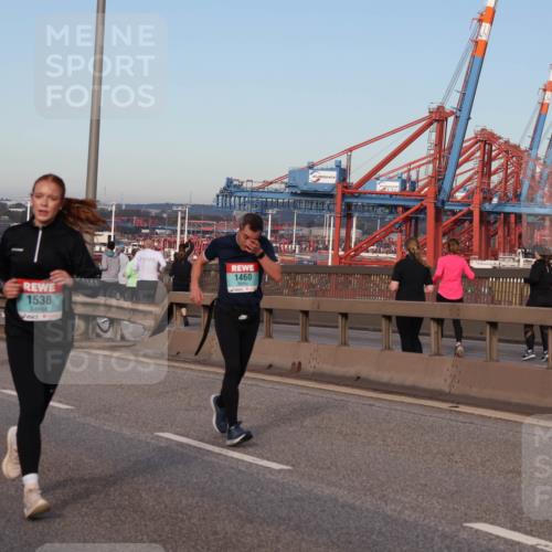 03.10.2024 - Köhlbrandbrückenlauf Matties Gatica Varas http://msf.ph/oto/7215181 03.10.2024 09:38:56 Position 2 1676, 1538, 1460 meine-sportfotos.de