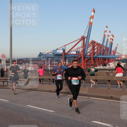 03.10.2024 - Köhlbrandbrückenlauf Matties Gatica Varas http://msf.ph/oto/7215295 03.10.2024 09:39:01 Position 2 500, 1, 1390, 1676 meine-sportfotos.de