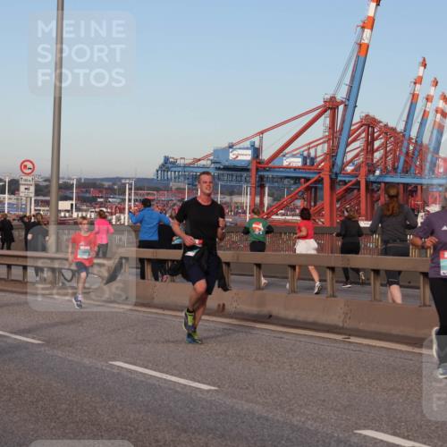 03.10.2024 - Köhlbrandbrückenlauf Matties Gatica Varas http://msf.ph/oto/7215396 03.10.2024 09:39:03 Position 2 1488, 1670, 1500, 1669, 1390 meine-sportfotos.de