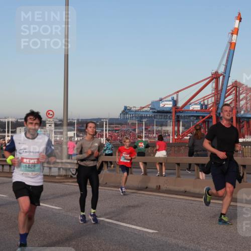 03.10.2024 - Köhlbrandbrückenlauf Matties Gatica Varas http://msf.ph/oto/7215438 03.10.2024 09:39:04 Position 2 1144, 1488, 500 meine-sportfotos.de