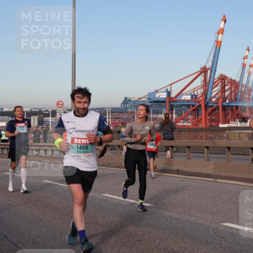 03.10.2024 - Köhlbrandbrückenlauf Matties Gatica Varas http://msf.ph/oto/7215459 03.10.2024 09:39:05 Position 2 500, 1144, 1488, 1669 meine-sportfotos.de