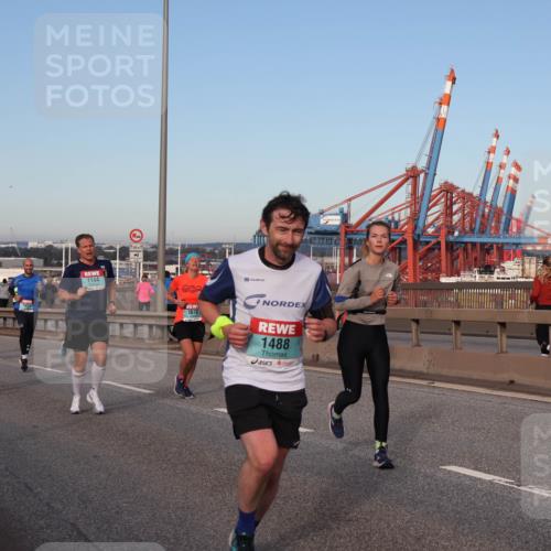 03.10.2024 - Köhlbrandbrückenlauf Matties Gatica Varas http://msf.ph/oto/7215477 03.10.2024 09:39:06 Position 2 1500, 3235, 1144, 1, 1670, 1488 meine-sportfotos.de