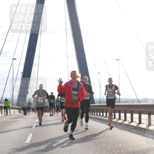 03.10.2024 - Köhlbrandbrückenlauf Jannik Wohlers http://msf.ph/oto/7215495 03.10.2024 09:22:10 Position 1 1983, 1575, 1538 meine-sportfotos.de