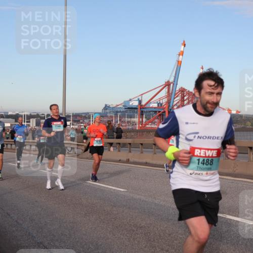 03.10.2024 - Köhlbrandbrückenlauf Matties Gatica Varas http://msf.ph/oto/7215509 03.10.2024 09:39:06 Position 2 3235, 1144, 1670, 1488 meine-sportfotos.de