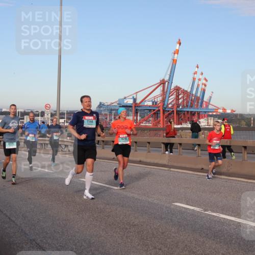 03.10.2024 - Köhlbrandbrückenlauf Matties Gatica Varas http://msf.ph/oto/7215525 03.10.2024 09:39:07 Position 2 3235, 1144, 1670 meine-sportfotos.de