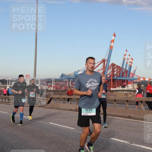 03.10.2024 - Köhlbrandbrückenlauf Matties Gatica Varas http://msf.ph/oto/7215633 03.10.2024 09:39:10 Position 2 2283, 3235 meine-sportfotos.de