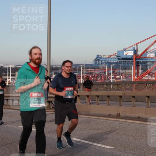 03.10.2024 - Köhlbrandbrückenlauf Matties Gatica Varas http://msf.ph/oto/7215859 03.10.2024 09:39:19 Position 2 2196, 1208, 1976 meine-sportfotos.de