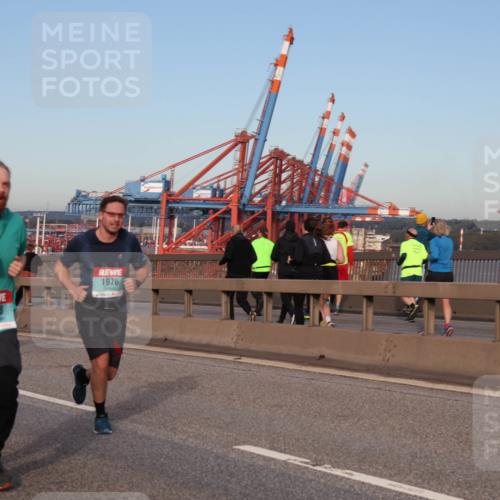 03.10.2024 - Köhlbrandbrückenlauf Matties Gatica Varas http://msf.ph/oto/7215868 03.10.2024 09:39:20 Position 2 1208, 1976 meine-sportfotos.de