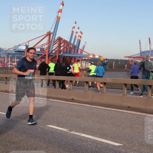 03.10.2024 - Köhlbrandbrückenlauf Matties Gatica Varas http://msf.ph/oto/7215871 03.10.2024 09:39:20 Position 2 1208, 976 meine-sportfotos.de