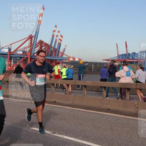 03.10.2024 - Köhlbrandbrückenlauf Matties Gatica Varas http://msf.ph/oto/7215876 03.10.2024 09:39:21 Position 2 358, 1208, 1976 meine-sportfotos.de