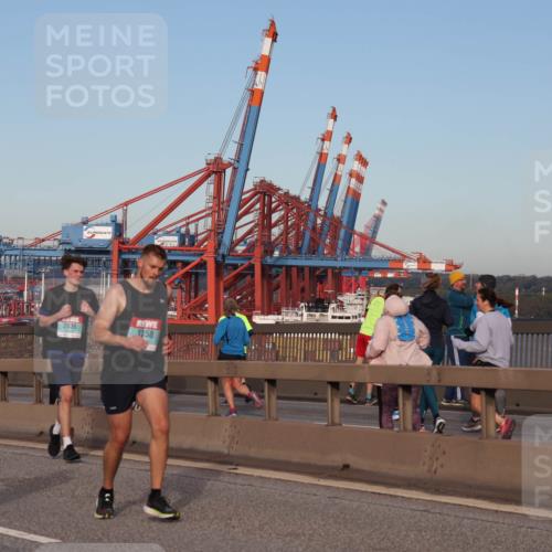 03.10.2024 - Köhlbrandbrückenlauf Matties Gatica Varas http://msf.ph/oto/7215893 03.10.2024 09:39:22 Position 2 12, 2035, 1358 meine-sportfotos.de