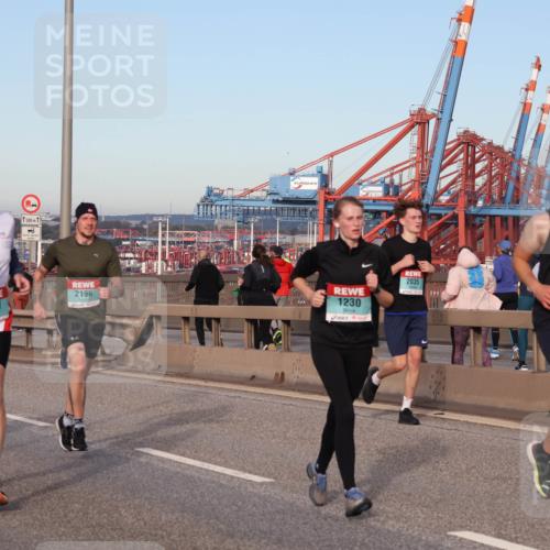 03.10.2024 - Köhlbrandbrückenlauf Matties Gatica Varas http://msf.ph/oto/7215914 03.10.2024 09:39:24 Position 2 500, 1440, 2196, 1230, 2035, 1358 meine-sportfotos.de