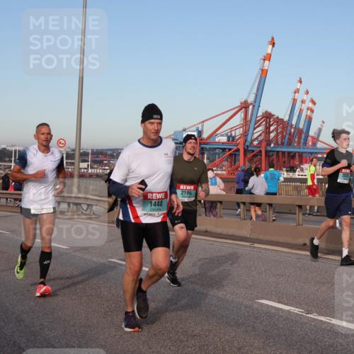 03.10.2024 - Köhlbrandbrückenlauf Matties Gatica Varas http://msf.ph/oto/7215940 03.10.2024 09:39:25 Position 2 500, 2196, 1440, 2035, 1230 meine-sportfotos.de