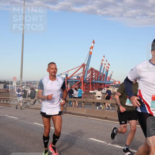 03.10.2024 - Köhlbrandbrückenlauf Matties Gatica Varas http://msf.ph/oto/7215972 03.10.2024 09:39:26 Position 2 2127, 1440, 2035 meine-sportfotos.de