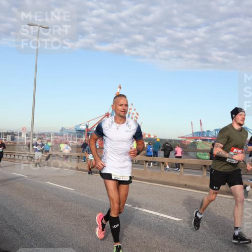 03.10.2024 - Köhlbrandbrückenlauf Matties Gatica Varas http://msf.ph/oto/7215978 03.10.2024 09:39:27 Position 2 2127, 21, 1, 2035 meine-sportfotos.de