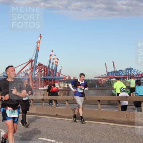 03.10.2024 - Köhlbrandbrückenlauf Matties Gatica Varas http://msf.ph/oto/7216086 03.10.2024 09:39:32 Position 2 1907, 149 meine-sportfotos.de