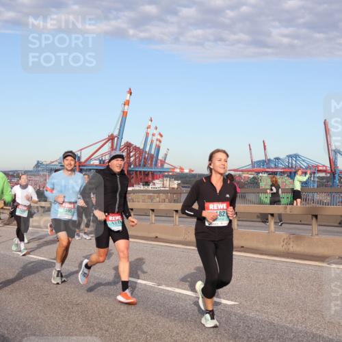 03.10.2024 - Köhlbrandbrückenlauf Matties Gatica Varas http://msf.ph/oto/7216215 03.10.2024 09:39:39 Position 2 1585, 1595, 1728, 82 meine-sportfotos.de