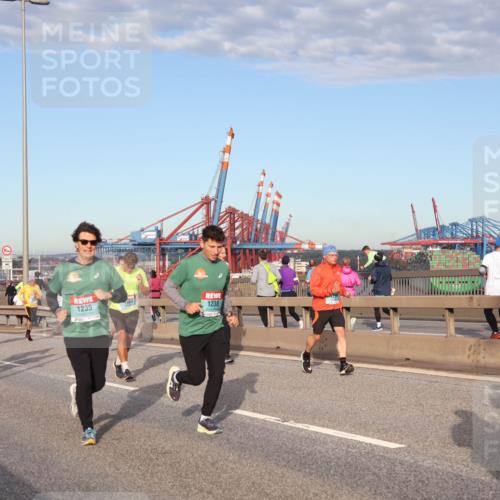 03.10.2024 - Köhlbrandbrückenlauf Matties Gatica Varas http://msf.ph/oto/7216353 03.10.2024 09:39:44 Position 2 1235, 1238 meine-sportfotos.de