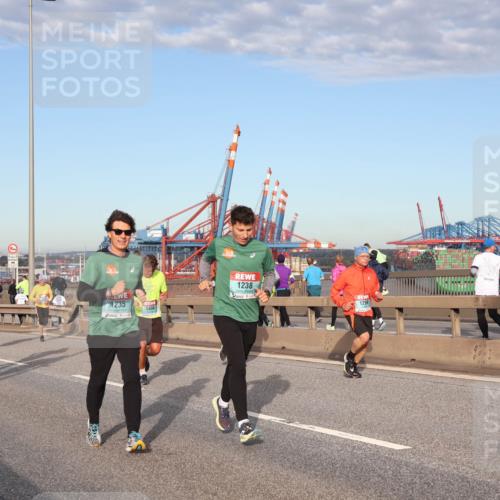 03.10.2024 - Köhlbrandbrückenlauf Matties Gatica Varas http://msf.ph/oto/7216362 03.10.2024 09:39:44 Position 2 1285, 1235, 1238, 1299 meine-sportfotos.de