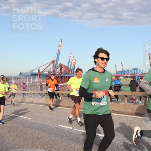 03.10.2024 - Köhlbrandbrückenlauf Matties Gatica Varas http://msf.ph/oto/7216411 03.10.2024 09:39:45 Position 2 235, 1238 meine-sportfotos.de