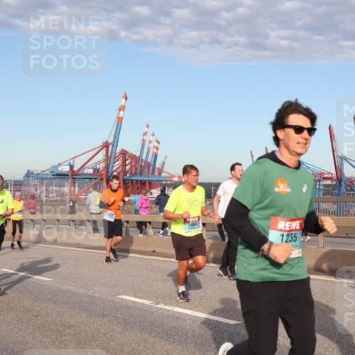 03.10.2024 - Köhlbrandbrückenlauf Matties Gatica Varas http://msf.ph/oto/7216424 03.10.2024 09:39:46 Position 2 2422, 1464, 1235 meine-sportfotos.de