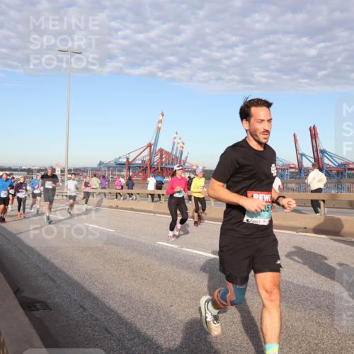 03.10.2024 - Köhlbrandbrückenlauf Matties Gatica Varas http://msf.ph/oto/7216550 03.10.2024 09:39:49 Position 2 35, 2422 meine-sportfotos.de