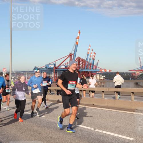 03.10.2024 - Köhlbrandbrückenlauf Matties Gatica Varas http://msf.ph/oto/7216644 03.10.2024 09:39:52 Position 2 1624, 1593, 1580 meine-sportfotos.de