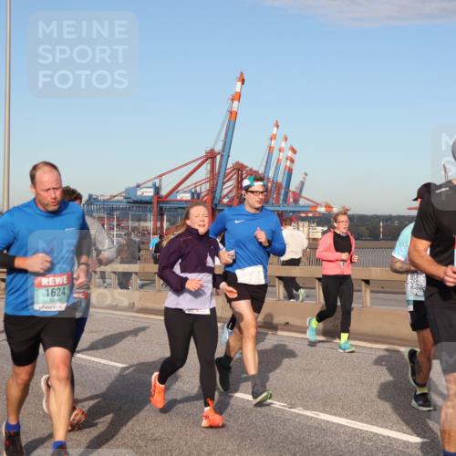 03.10.2024 - Köhlbrandbrückenlauf Matties Gatica Varas http://msf.ph/oto/7216678 03.10.2024 09:39:53 Position 2 1582, 1624, 1580 meine-sportfotos.de