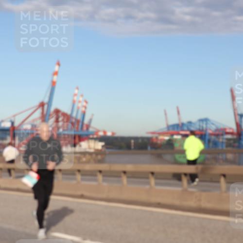 03.10.2024 - Köhlbrandbrückenlauf Matties Gatica Varas http://msf.ph/oto/7216805 03.10.2024 09:39:56 Position 2  meine-sportfotos.de