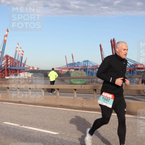 03.10.2024 - Köhlbrandbrückenlauf Matties Gatica Varas http://msf.ph/oto/7216854 03.10.2024 09:39:58 Position 2 1685, 1582 meine-sportfotos.de