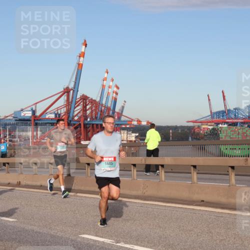 03.10.2024 - Köhlbrandbrückenlauf Matties Gatica Varas http://msf.ph/oto/7216885 03.10.2024 09:39:59 Position 2 2952, 1604, 2150, 1685 meine-sportfotos.de