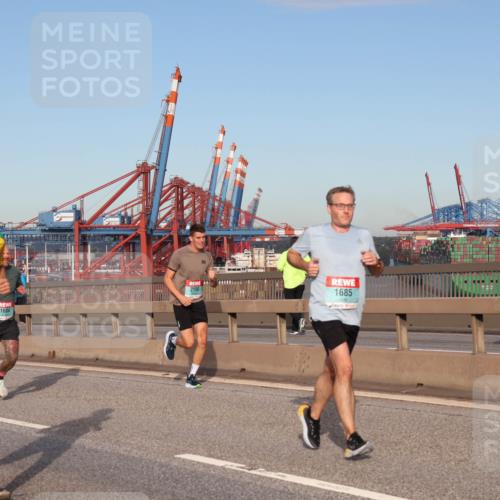 03.10.2024 - Köhlbrandbrückenlauf Matties Gatica Varas http://msf.ph/oto/7216907 03.10.2024 09:40:00 Position 2 2952, 1604, 1685 meine-sportfotos.de