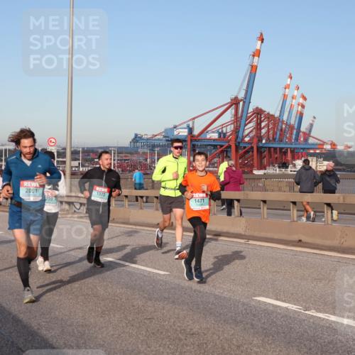 03.10.2024 - Köhlbrandbrückenlauf Matties Gatica Varas http://msf.ph/oto/7217023 03.10.2024 09:40:04 Position 2 500, 2001, 1373, 1471, 239, 1613 meine-sportfotos.de