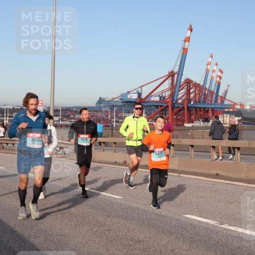 03.10.2024 - Köhlbrandbrückenlauf Matties Gatica Varas http://msf.ph/oto/7217037 03.10.2024 09:40:04 Position 2 1613, 2001, 1373, 1471 meine-sportfotos.de