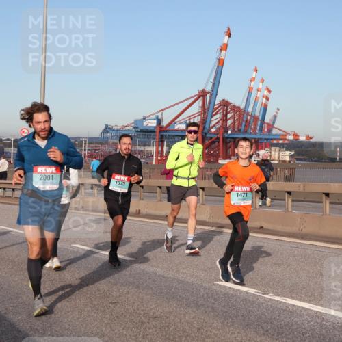 03.10.2024 - Köhlbrandbrückenlauf Matties Gatica Varas http://msf.ph/oto/7217059 03.10.2024 09:40:05 Position 2 2001, 1373, 1471 meine-sportfotos.de