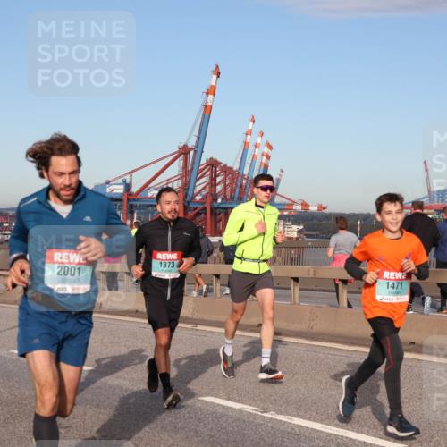 03.10.2024 - Köhlbrandbrückenlauf Matties Gatica Varas http://msf.ph/oto/7217086 03.10.2024 09:40:05 Position 2 2001, 1373, 1471 meine-sportfotos.de