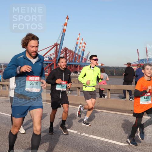 03.10.2024 - Köhlbrandbrückenlauf Matties Gatica Varas http://msf.ph/oto/7217101 03.10.2024 09:40:06 Position 2 2001, 1373, 1471 meine-sportfotos.de