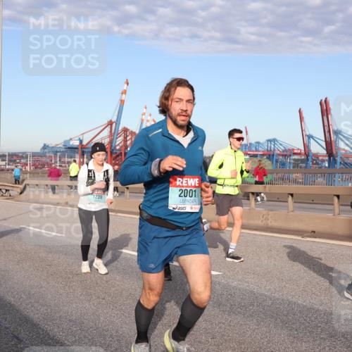 03.10.2024 - Köhlbrandbrückenlauf Matties Gatica Varas http://msf.ph/oto/7217137 03.10.2024 09:40:06 Position 2 1239, 2001, 1411 meine-sportfotos.de