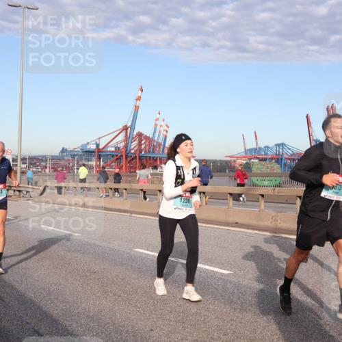 03.10.2024 - Köhlbrandbrückenlauf Matties Gatica Varas http://msf.ph/oto/7217177 03.10.2024 09:40:07 Position 2 2728, 513, 1239, 373 meine-sportfotos.de