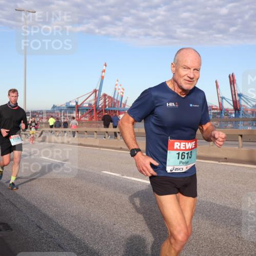 03.10.2024 - Köhlbrandbrückenlauf Matties Gatica Varas http://msf.ph/oto/7217320 03.10.2024 09:40:09 Position 2 1171, 2728, 1613 meine-sportfotos.de