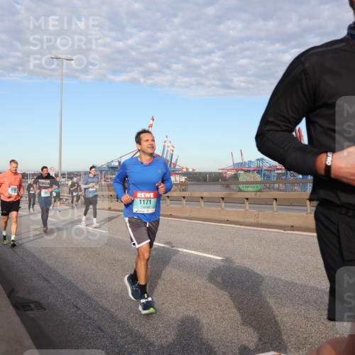 03.10.2024 - Köhlbrandbrückenlauf Matties Gatica Varas http://msf.ph/oto/7217417 03.10.2024 09:40:12 Position 2 1171, 2728 meine-sportfotos.de