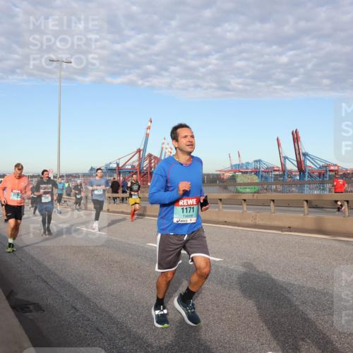 03.10.2024 - Köhlbrandbrückenlauf Matties Gatica Varas http://msf.ph/oto/7217431 03.10.2024 09:40:12 Position 2 01, 1171 meine-sportfotos.de