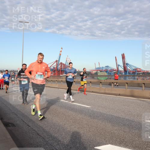 03.10.2024 - Köhlbrandbrückenlauf Matties Gatica Varas http://msf.ph/oto/7217467 03.10.2024 09:40:14 Position 2  meine-sportfotos.de