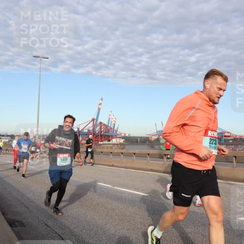 03.10.2024 - Köhlbrandbrückenlauf Matties Gatica Varas http://msf.ph/oto/7217485 03.10.2024 09:40:15 Position 2 1400, 220 meine-sportfotos.de